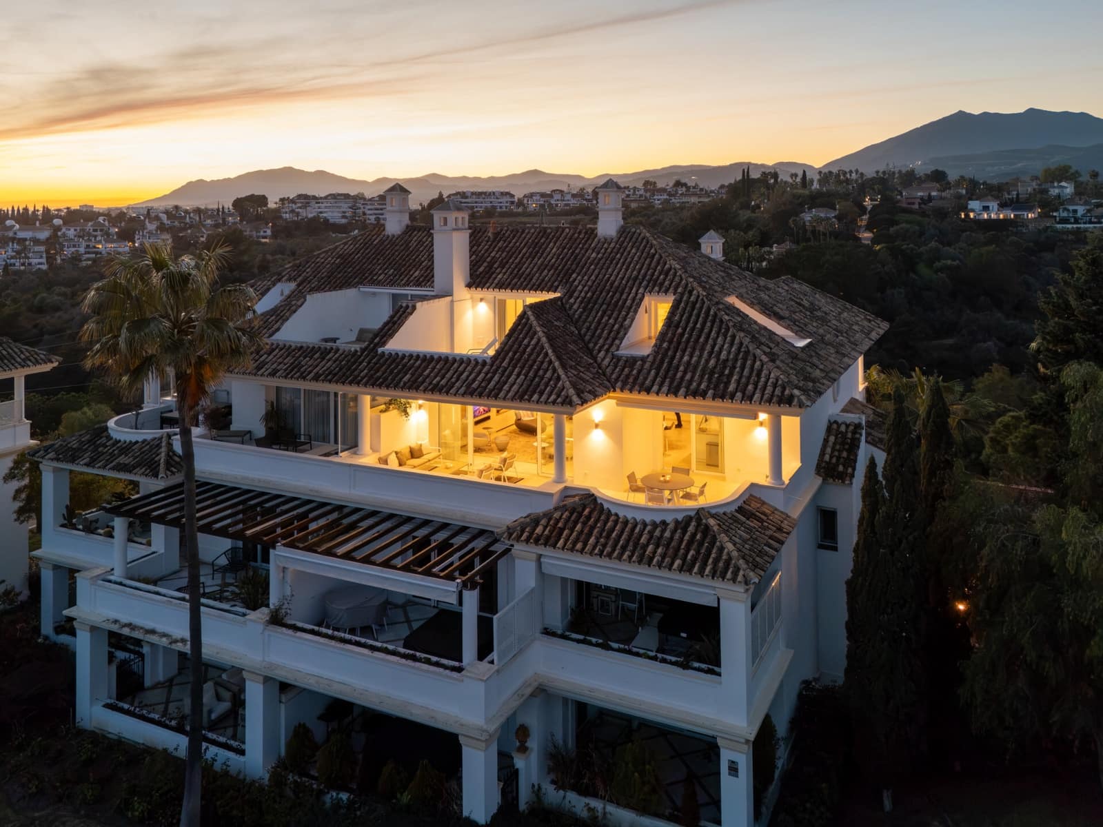 Ático de 3 habitaciones en Golden Mile en venta con piscina - 2.495.000 € (Ref: 9747715)