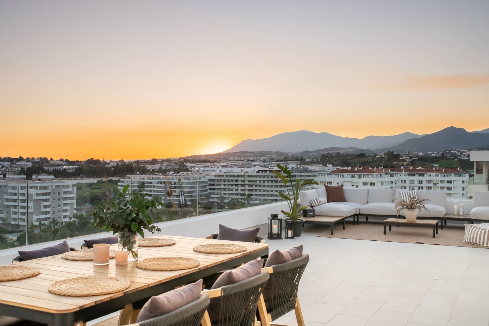 4 chambre Penthouse à vendre à Marbella avec piscine garage - 995 000 € (Ref: 9763543)