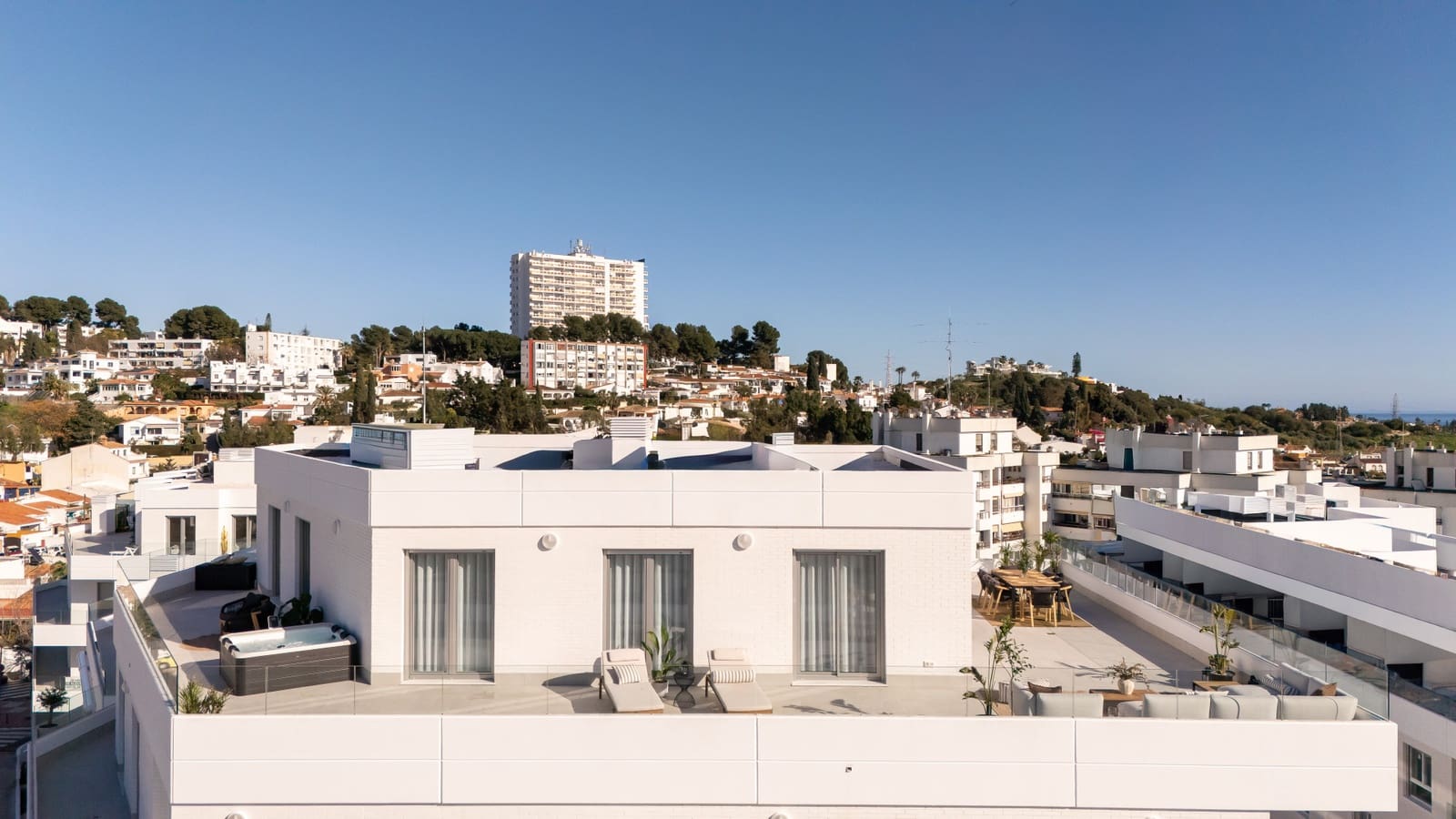 4 chambre Penthouse à vendre à Marbella avec piscine garage - 995 000 € (Ref: 9763543)