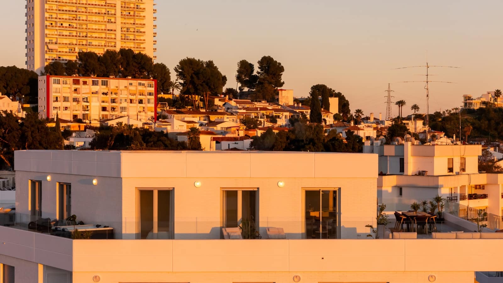 4 chambre Penthouse à vendre à Marbella avec piscine garage - 995 000 € (Ref: 9763543)