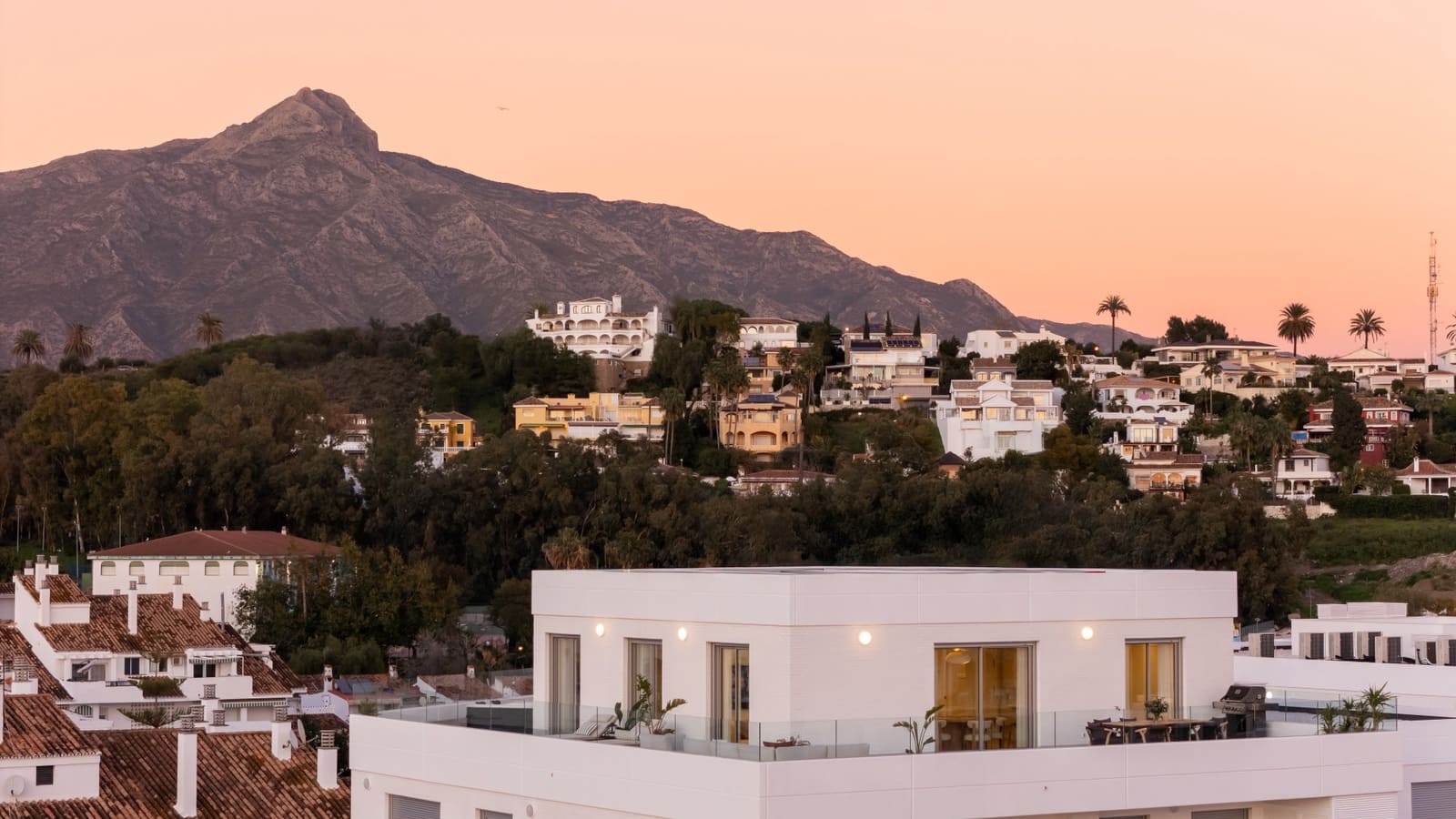 4 Zimmer Penthouse zu verkaufen in Marbella mit Pool Garage - 995.000 € (Ref: 9763543)