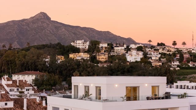 4 sovrum Takvåning till salu i Marbella med pool garage - 995 000 € (Ref: 9763543)
