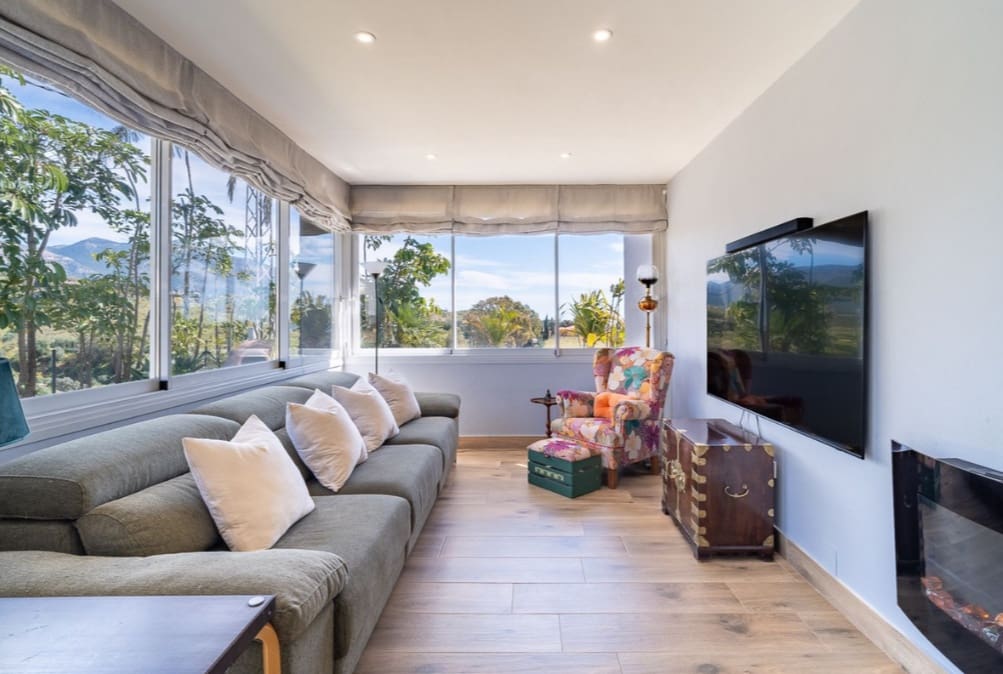 3 bedroom Villa for sale in Mijas with pool - € 950,000 (Ref: 9763546)