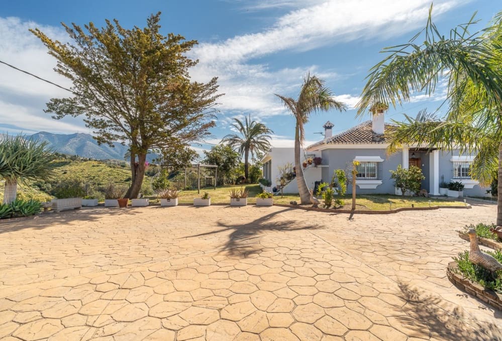 3 bedroom Villa for sale in Mijas with pool - € 950,000 (Ref: 9763546)