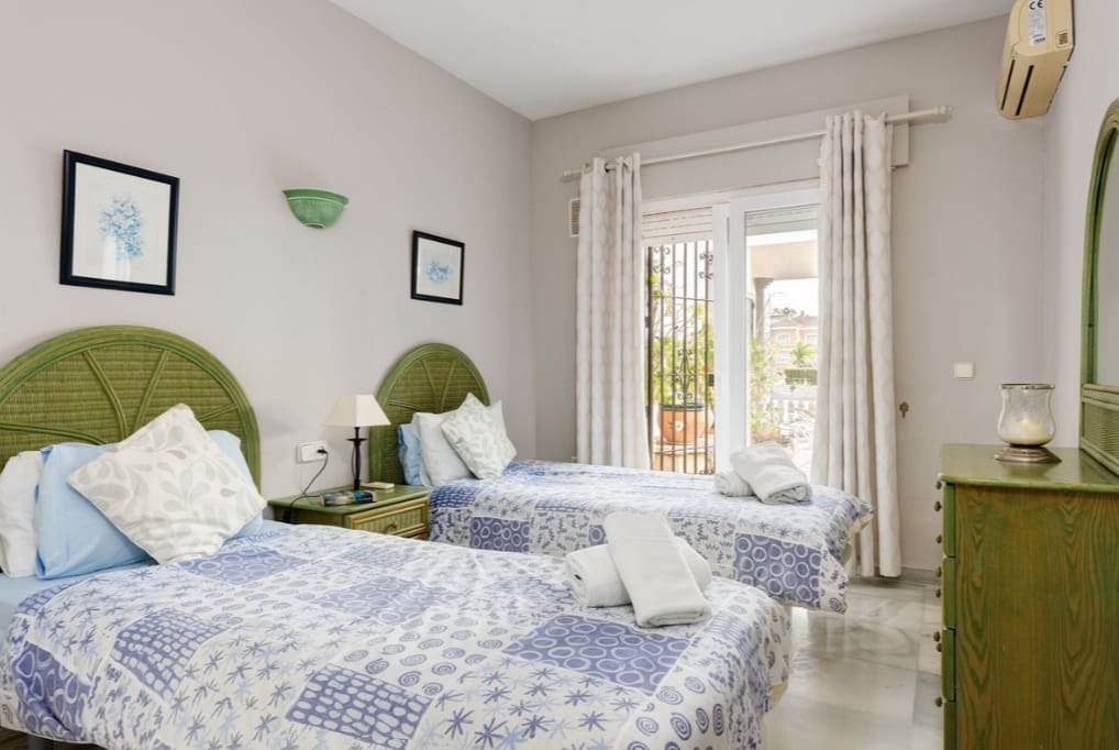 4 bedroom Villa for sale in Mijas Costa with pool garage - € 1,300,000 (Ref: 9763547)