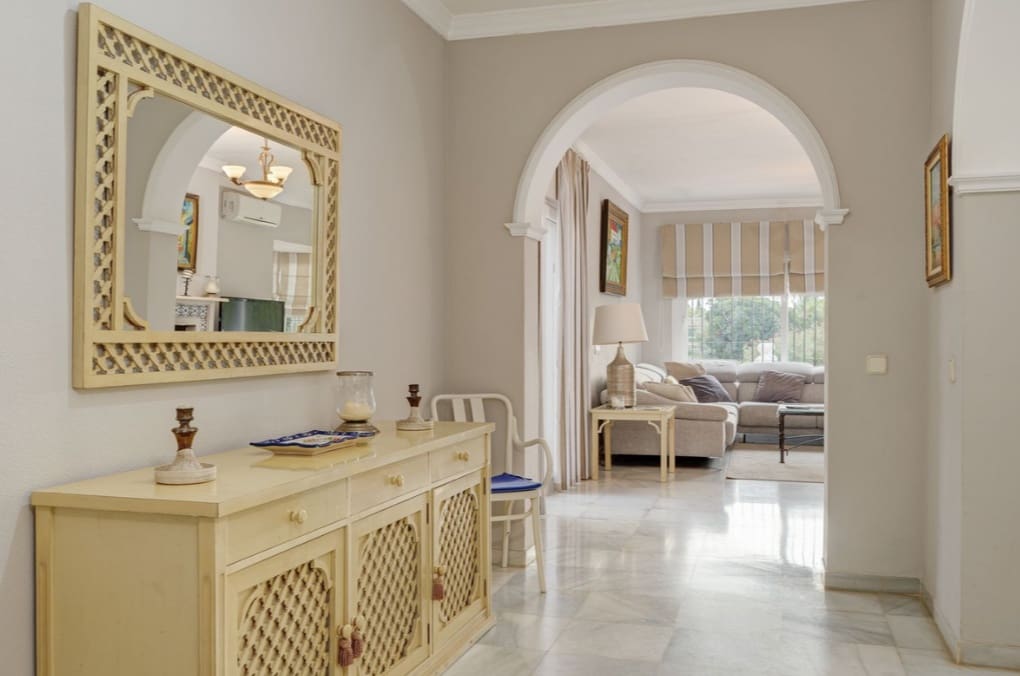 4 bedroom Villa for sale in Mijas Costa with pool garage - € 1,300,000 (Ref: 9763547)