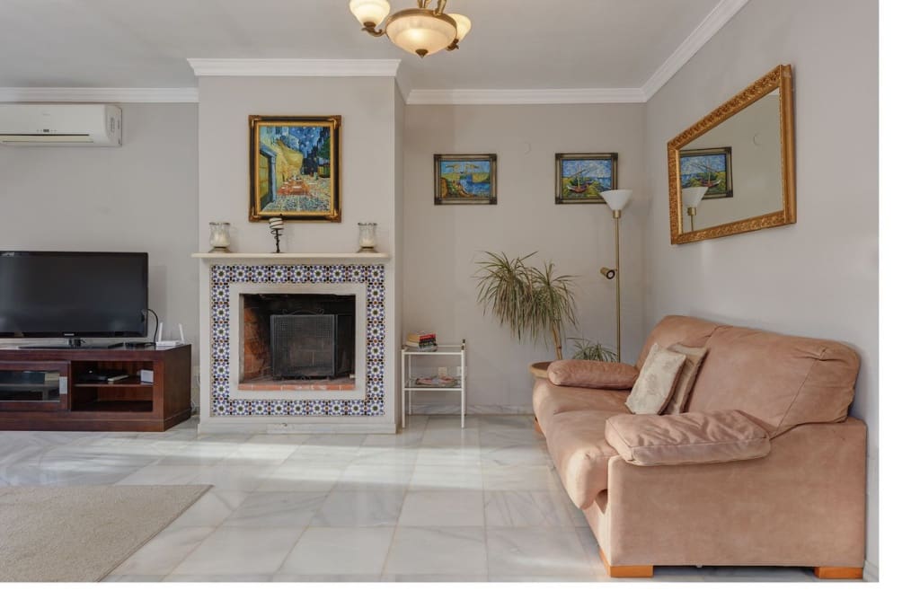 4 bedroom Villa for sale in Mijas Costa with pool garage - € 1,300,000 (Ref: 9763547)
