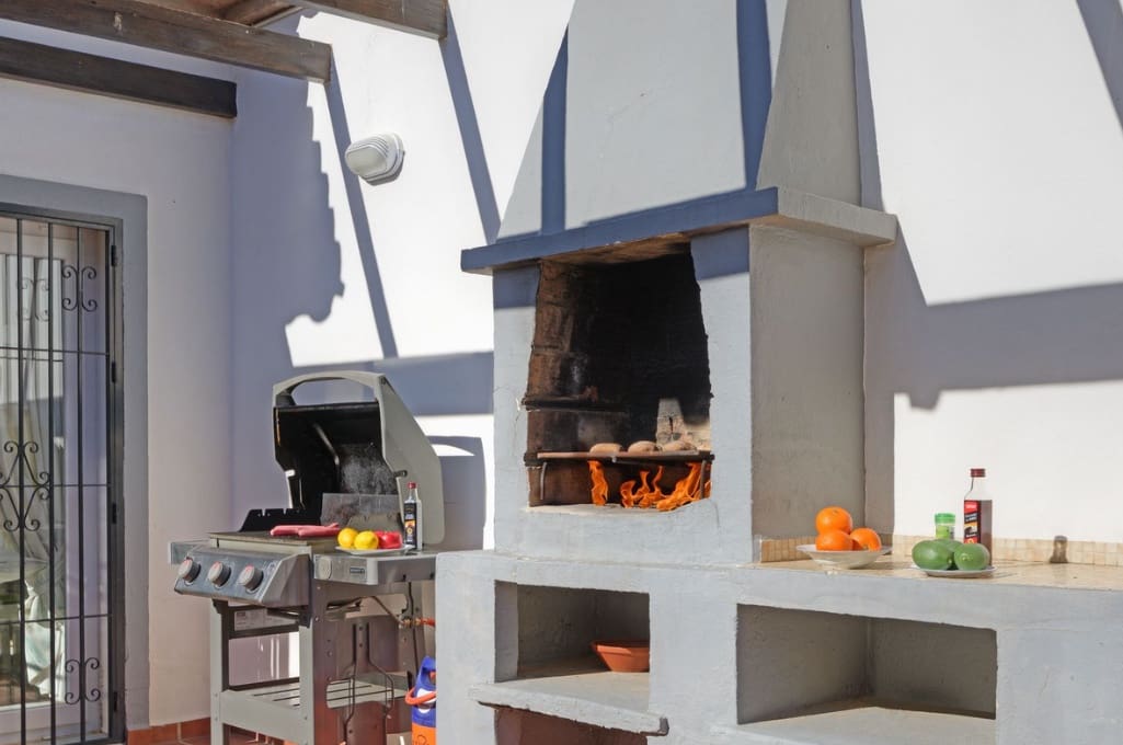 4 bedroom Villa for sale in Mijas Costa with pool garage - € 1,300,000 (Ref: 9763547)