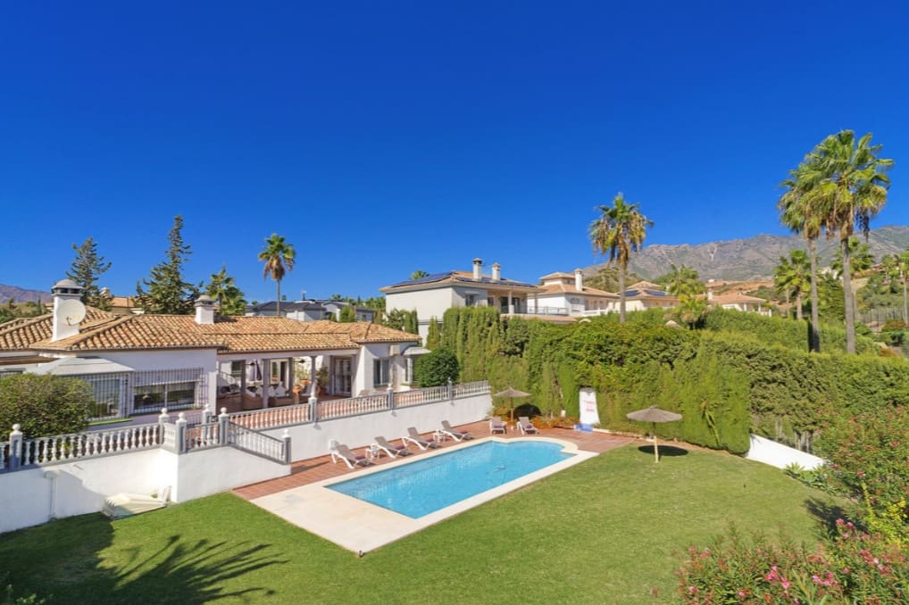 4 bedroom Villa for sale in Mijas Costa with pool garage - € 1,300,000 (Ref: 9763547)