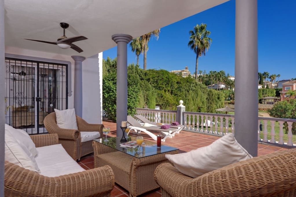 4 bedroom Villa for sale in Mijas Costa with pool garage - € 1,300,000 (Ref: 9763547)