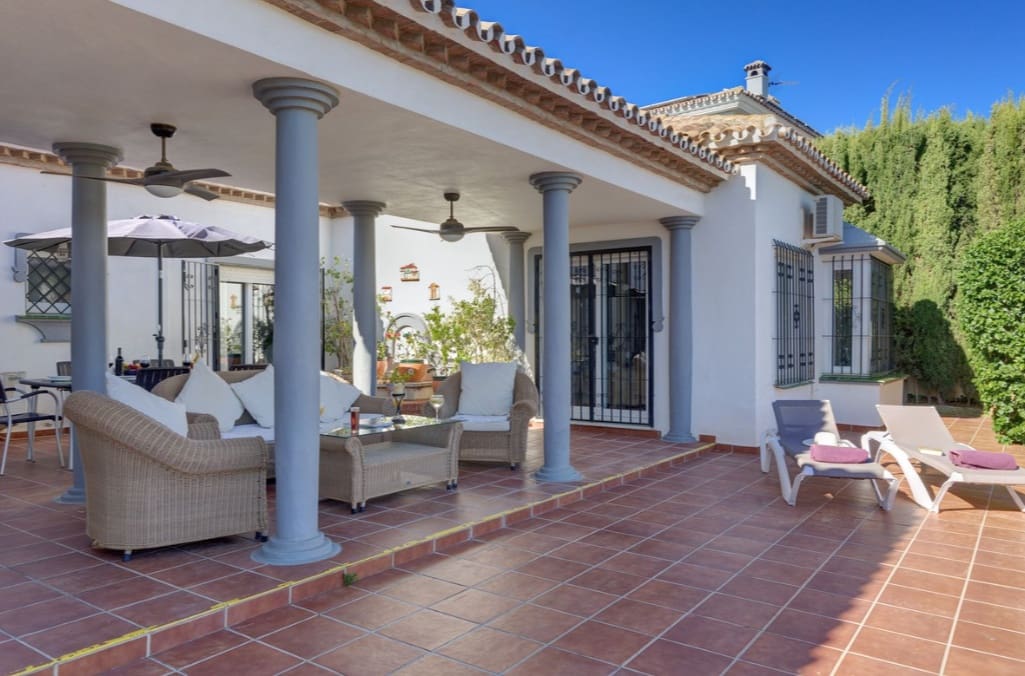 4 bedroom Villa for sale in Mijas Costa with pool garage - € 1,300,000 (Ref: 9763547)