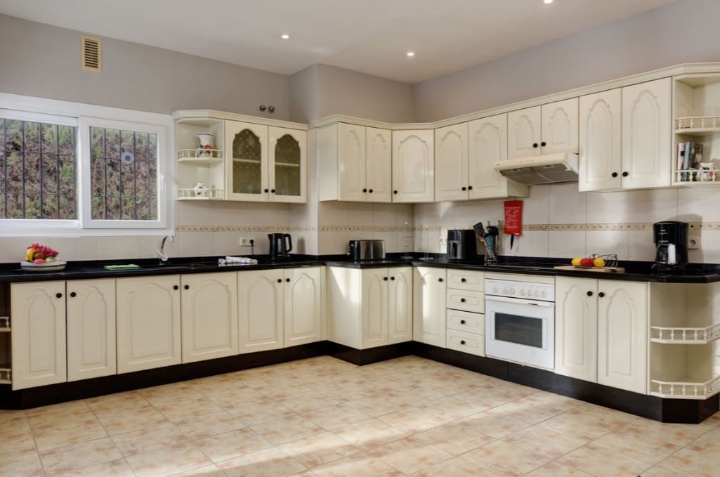 4 bedroom Villa for sale in Mijas Costa with pool garage - € 1,300,000 (Ref: 9763547)