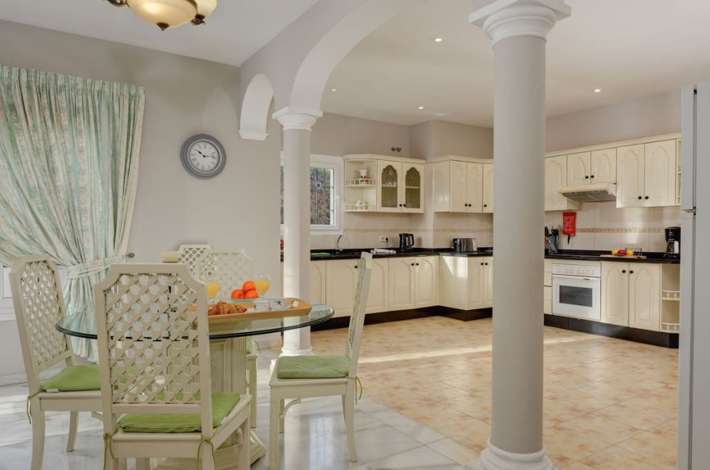 4 bedroom Villa for sale in Mijas Costa with pool garage - € 1,300,000 (Ref: 9763547)