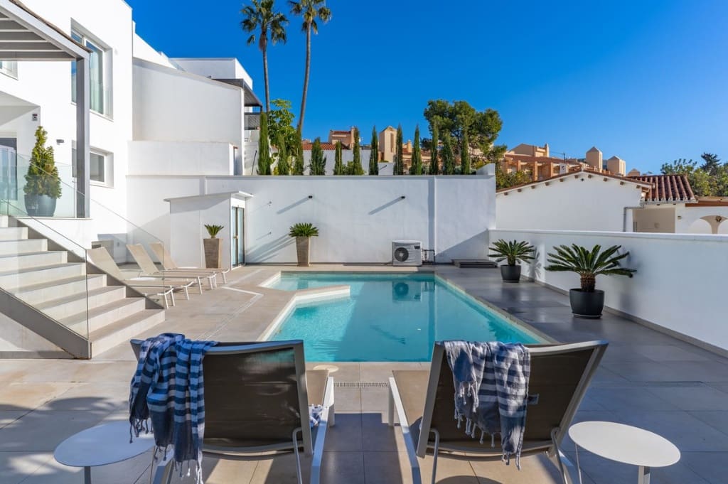 Chalet de 5 habitaciones en Fuengirola en venta con piscina garaje - 1.380.000 € (Ref: 9770355)