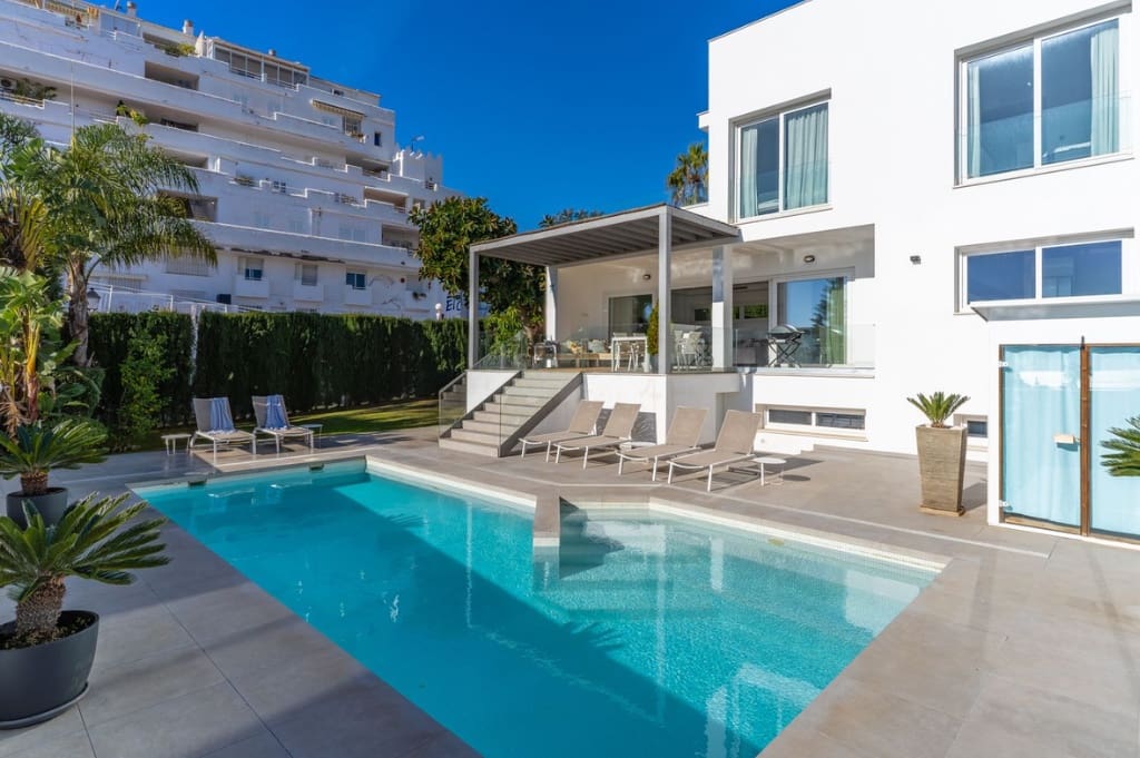 Chalet de 5 habitaciones en Fuengirola en venta con piscina garaje - 1.380.000 € (Ref: 9770355)