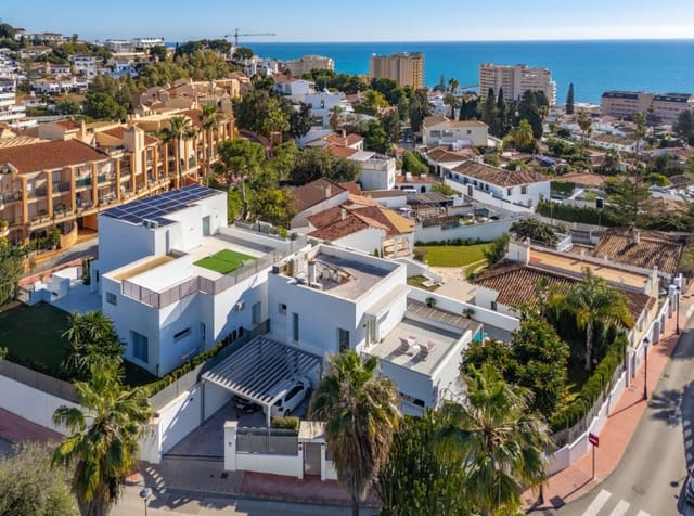 Chalet de 5 habitaciones en Fuengirola en venta con piscina garaje - 1.380.000 € (Ref: 9770355)