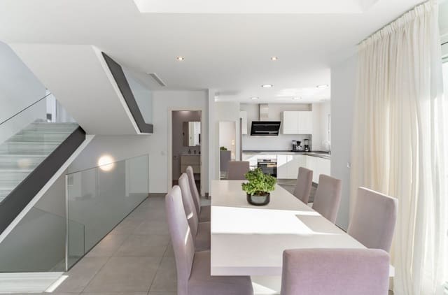 5 bedroom Villa for sale in Fuengirola with pool garage - € 1,380,000 (Ref: 9770355)