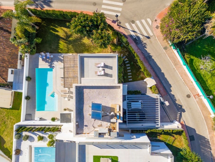 5 bedroom Villa for sale in Fuengirola with pool garage - € 1,380,000 (Ref: 9770355)