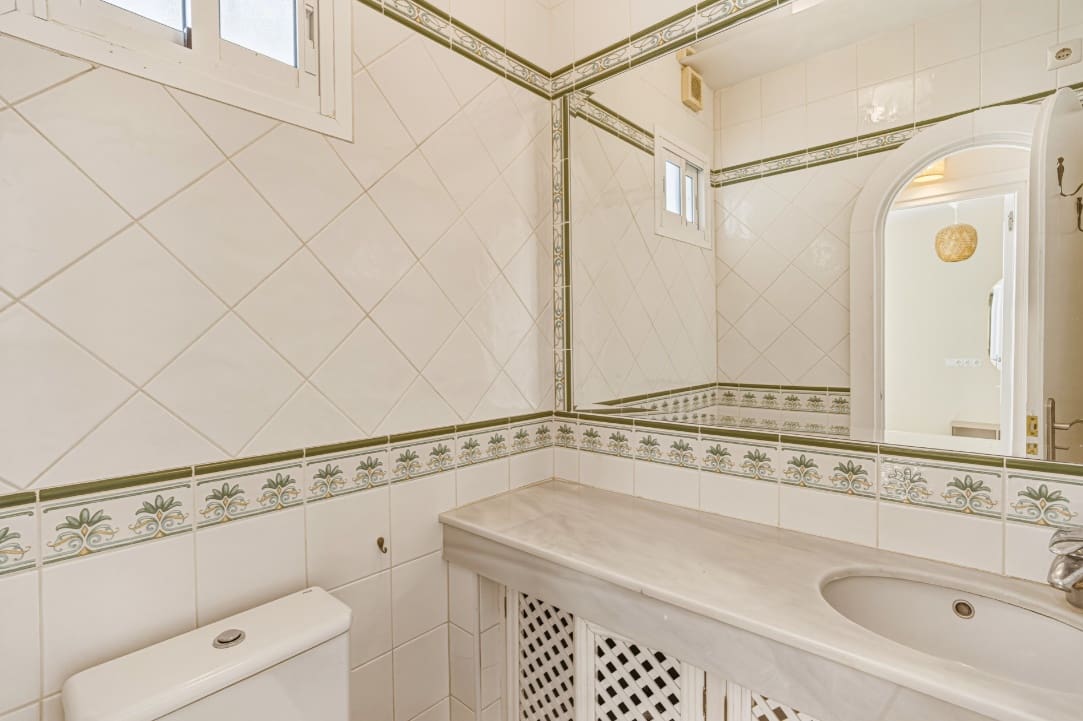 3 sypialnia Dom na sprzedaż w Marbella z basenem garażem - 549 000 € (Ref: 9780261)