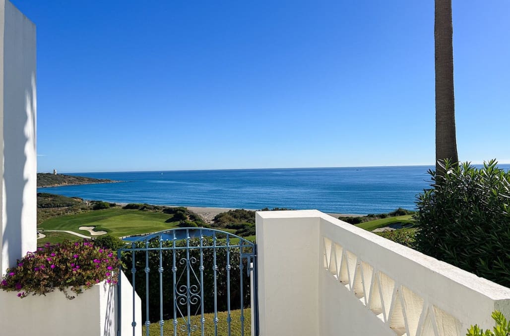 3 chambre Villa/Maison Semi-Mitoyenne à vendre à La Alcaidesa avec piscine garage - 875 000 € (Ref: 9788204)