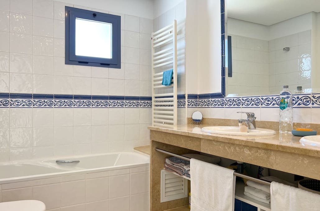 3 chambre Villa/Maison Semi-Mitoyenne à vendre à La Alcaidesa avec piscine garage - 875 000 € (Ref: 9788204)