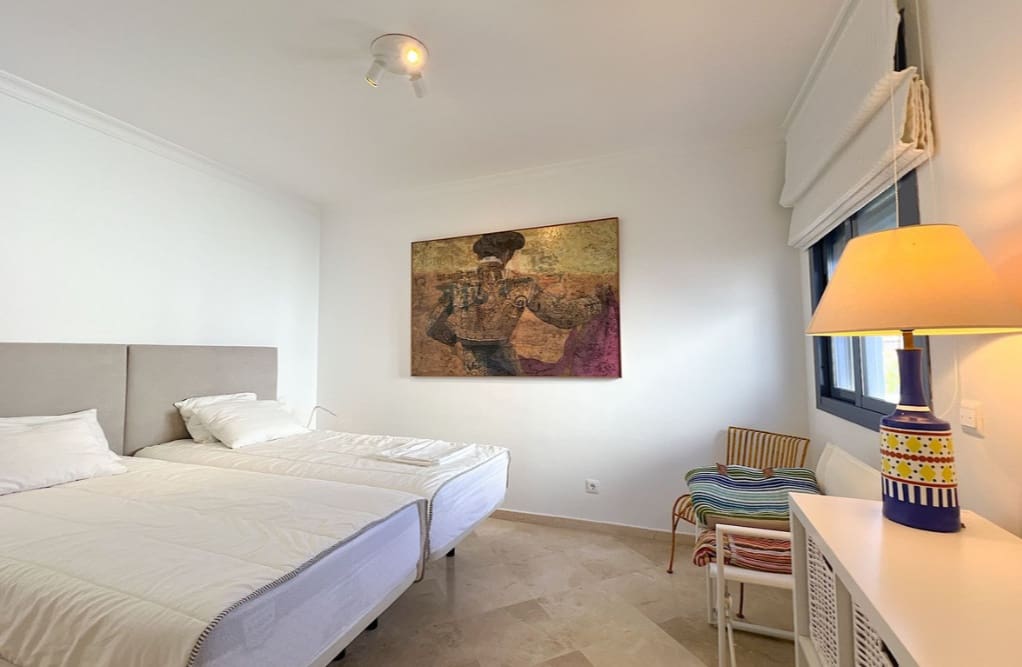 3 chambre Villa/Maison Semi-Mitoyenne à vendre à La Alcaidesa avec piscine garage - 875 000 € (Ref: 9788204)