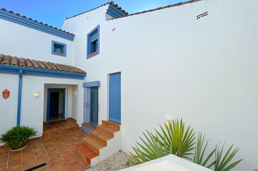 3 chambre Villa/Maison Semi-Mitoyenne à vendre à La Alcaidesa avec piscine garage - 875 000 € (Ref: 9788204)