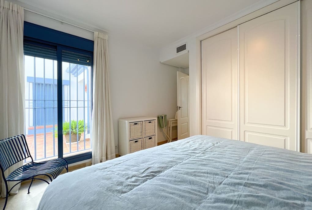 3 chambre Villa/Maison Semi-Mitoyenne à vendre à La Alcaidesa avec piscine garage - 875 000 € (Ref: 9788204)