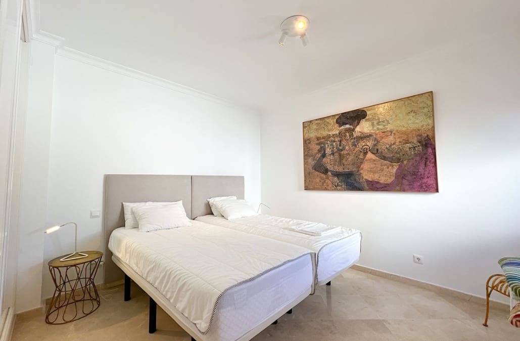 3 chambre Villa/Maison Semi-Mitoyenne à vendre à La Alcaidesa avec piscine garage - 875 000 € (Ref: 9788204)