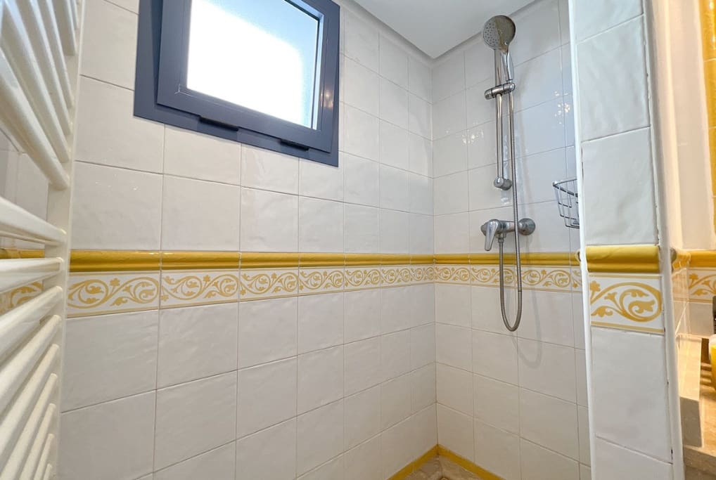 3 chambre Villa/Maison Semi-Mitoyenne à vendre à La Alcaidesa avec piscine garage - 875 000 € (Ref: 9788204)