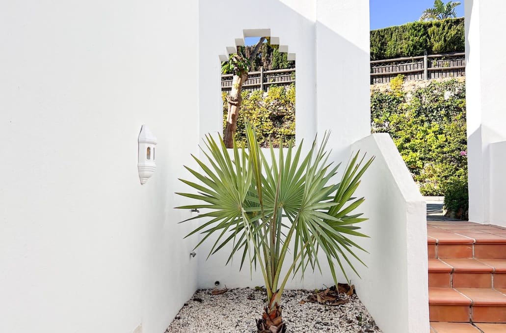 3 chambre Villa/Maison Semi-Mitoyenne à vendre à La Alcaidesa avec piscine garage - 875 000 € (Ref: 9788204)