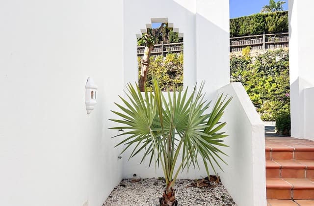 3 chambre Villa/Maison Semi-Mitoyenne à vendre à La Alcaidesa avec piscine garage - 875 000 € (Ref: 9788204)