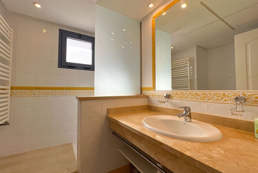 3 chambre Villa/Maison Semi-Mitoyenne à vendre à La Alcaidesa avec piscine garage - 875 000 € (Ref: 9788204)