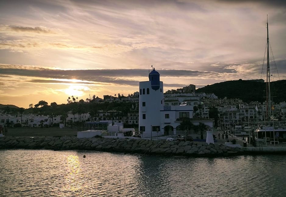 2 bedroom Apartment for sale in Manilva with pool garage - € 415,000 (Ref: 9800564)