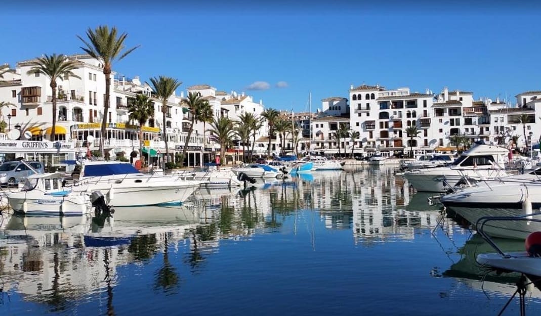 2 bedroom Apartment for sale in Manilva with pool garage - € 415,000 (Ref: 9800564)