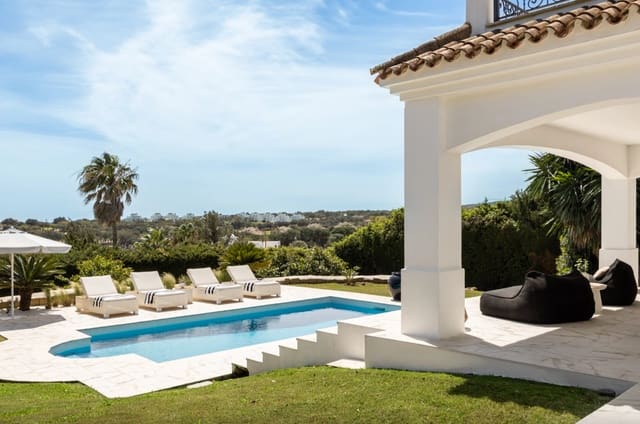 Chalet de 3 habitaciones en Sotogrande, San Roque en venta con piscina garaje - 1.795.000 € (Ref: 9800565)