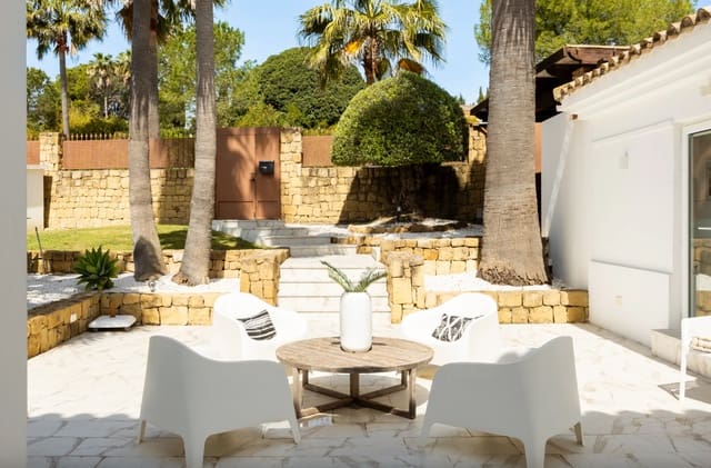 Chalet de 3 habitaciones en Sotogrande, San Roque en venta con piscina garaje - 1.795.000 € (Ref: 9800565)