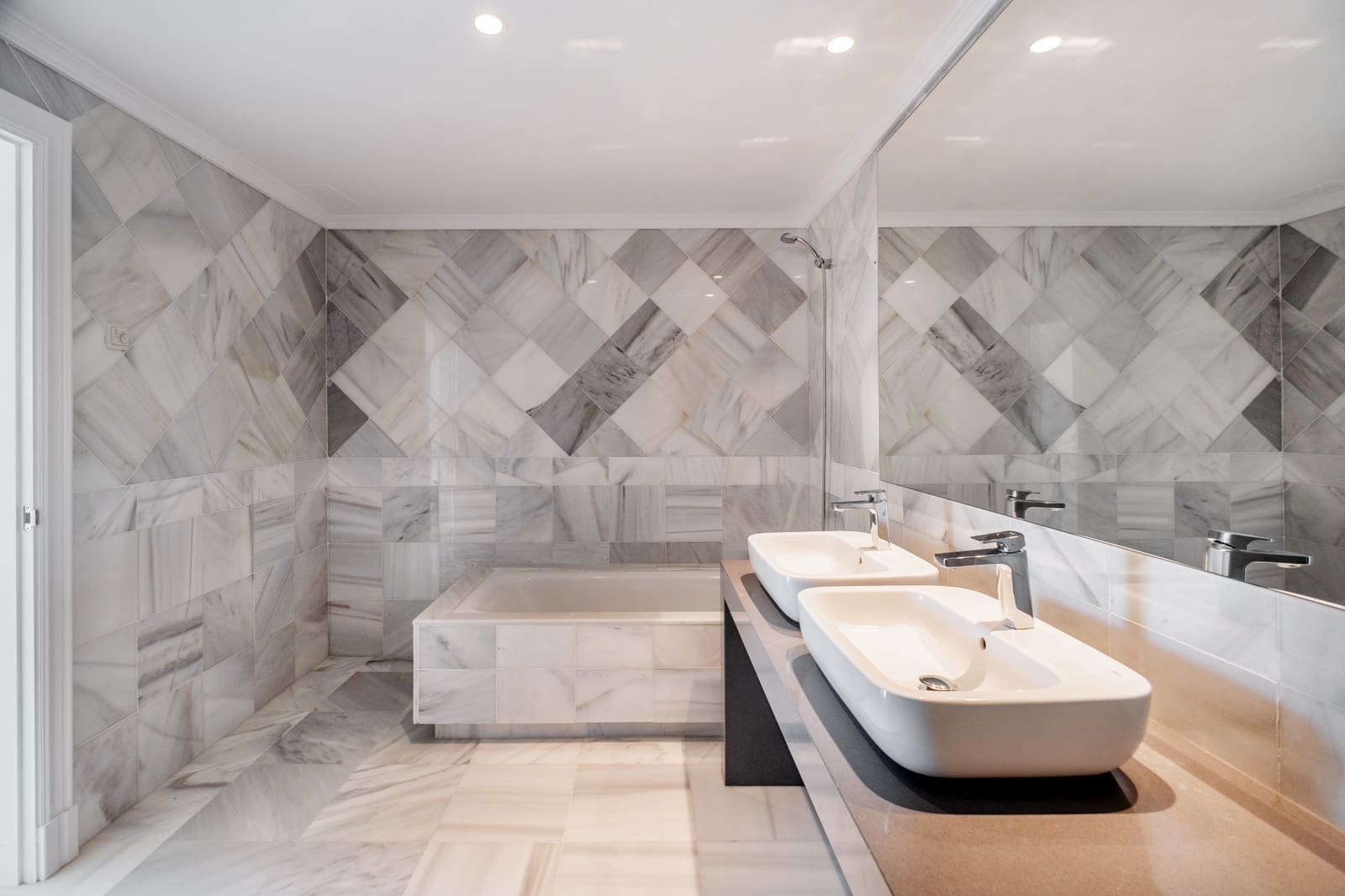 2 soveværelse Lejlighed til salg i Benahavis med swimmingpool garage - € 675.000 (Ref: 9800568)