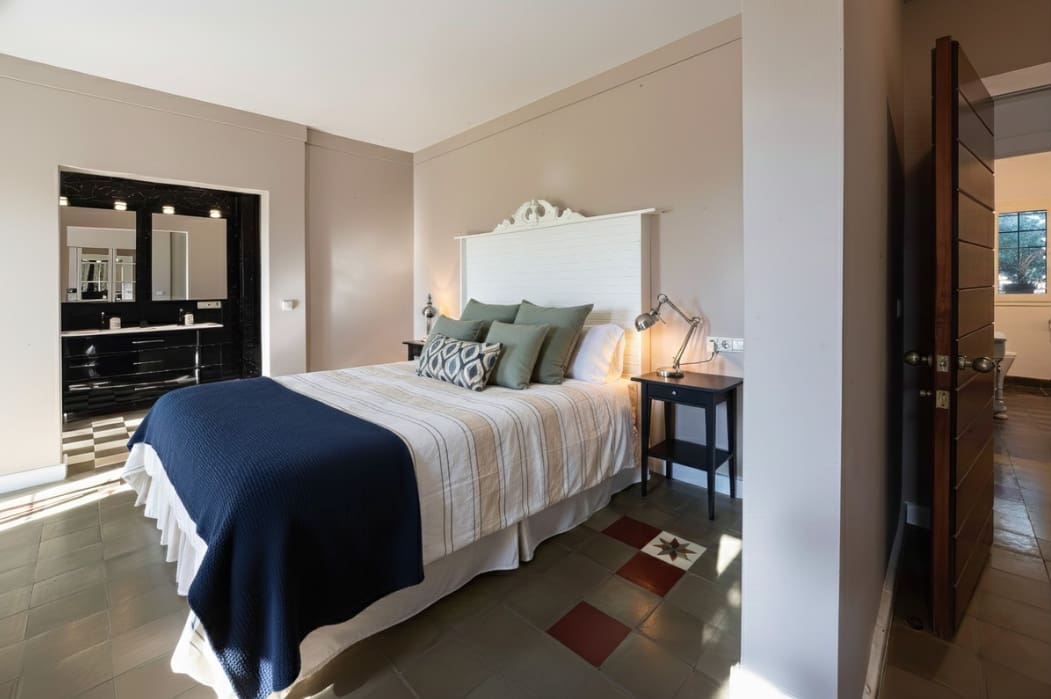 4 bedroom Villa for sale in Archidona with pool garage - € 519,000 (Ref: 9801274)