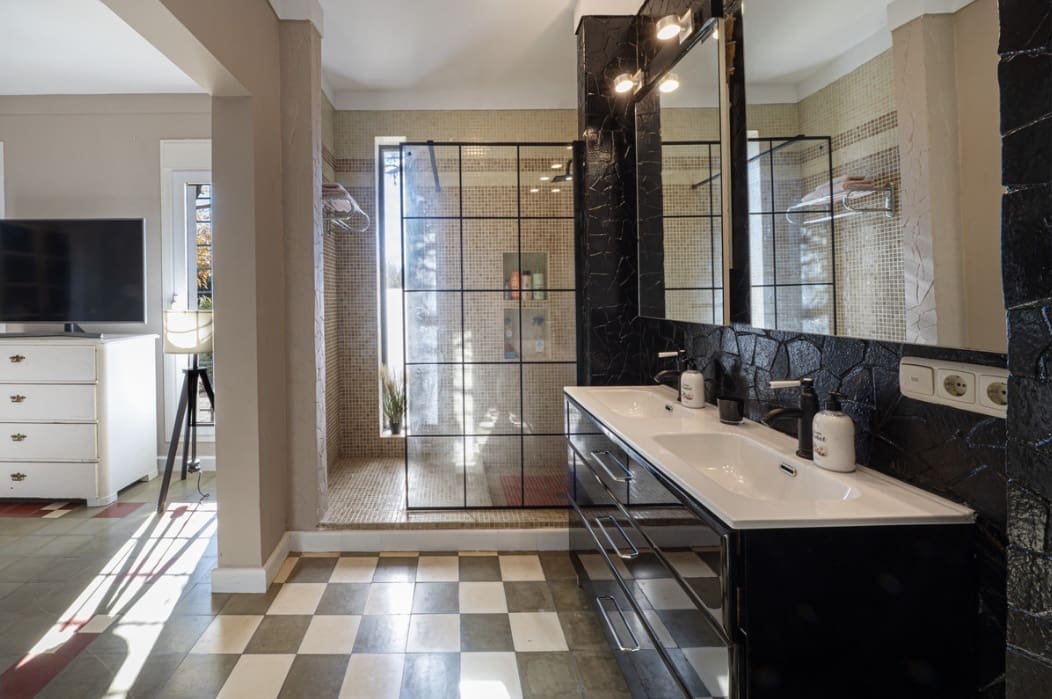 4 bedroom Villa for sale in Archidona with pool garage - € 519,000 (Ref: 9801274)