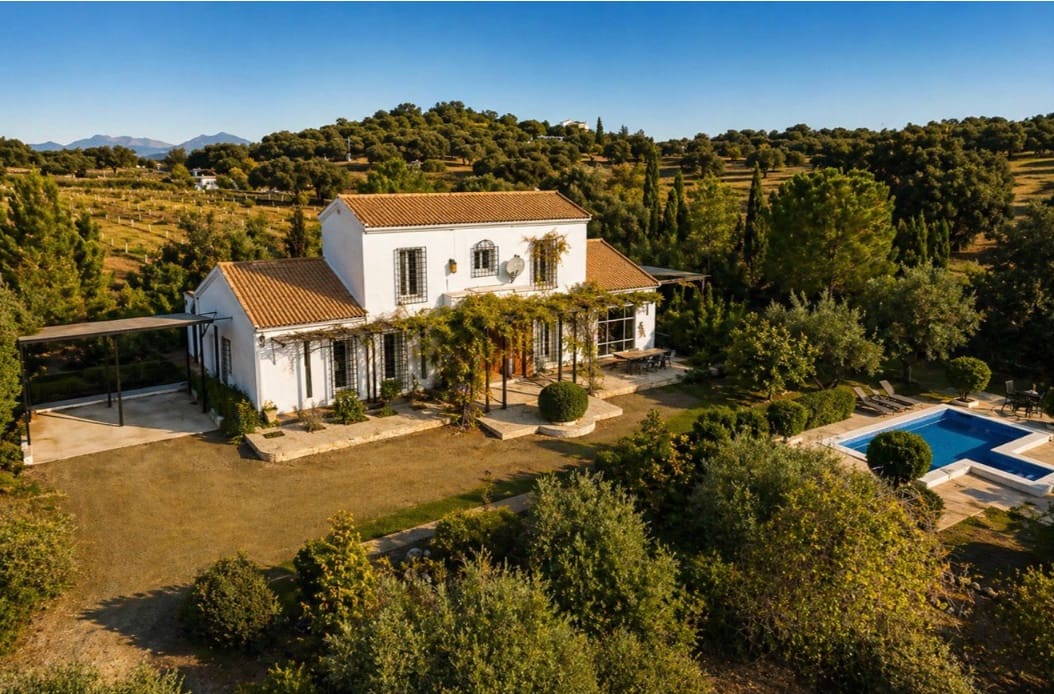 4 bedroom Villa for sale in Archidona with pool garage - € 519,000 (Ref: 9801274)