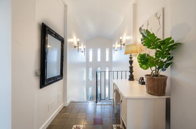 4 slaapkamer Villa te koop in Archidona met zwembad garage - € 519.000 (Ref: 9801274)