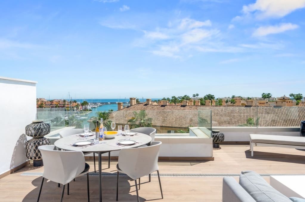 3 chambre Penthouse à vendre à Sotogrande avec piscine garage - 990 000 € (Ref: 9801276)