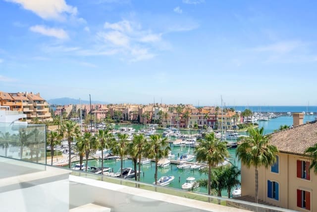 3 chambre Penthouse à vendre à Sotogrande, San Roque avec piscine garage - 990 000 € (Ref: 9801276)