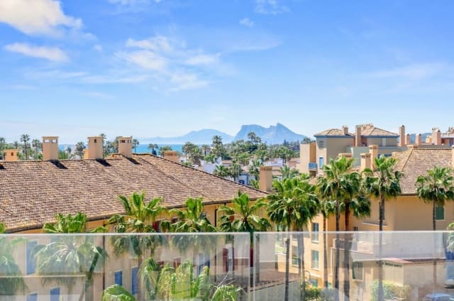 3 chambre Penthouse à vendre à Sotogrande, San Roque avec piscine garage - 990 000 € (Ref: 9801276)