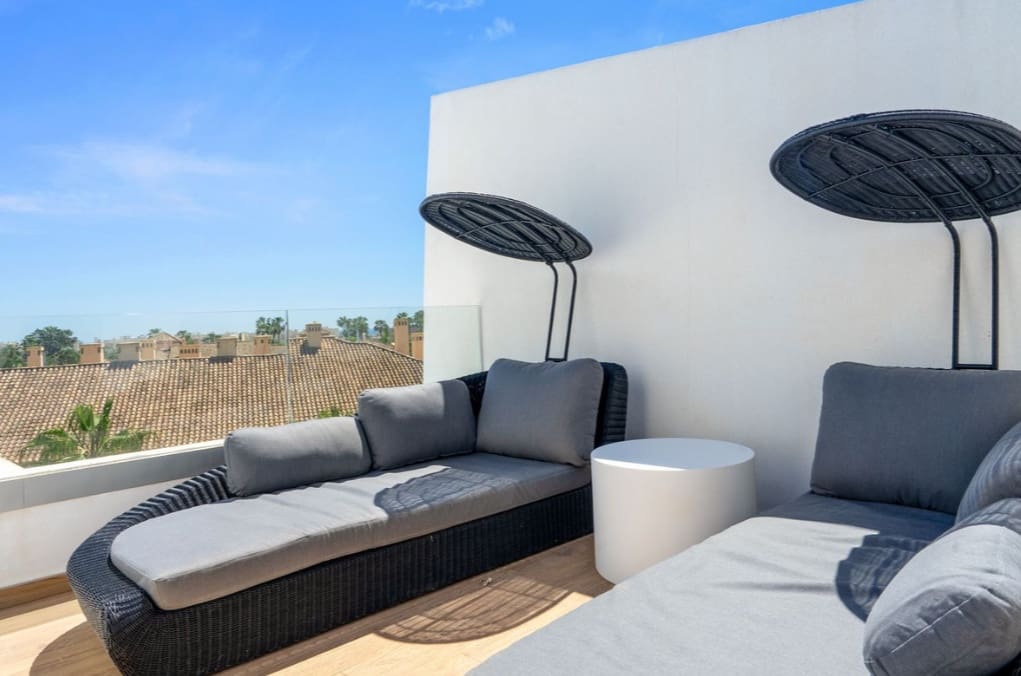 3 chambre Penthouse à vendre à Sotogrande avec piscine garage - 990 000 € (Ref: 9801276)