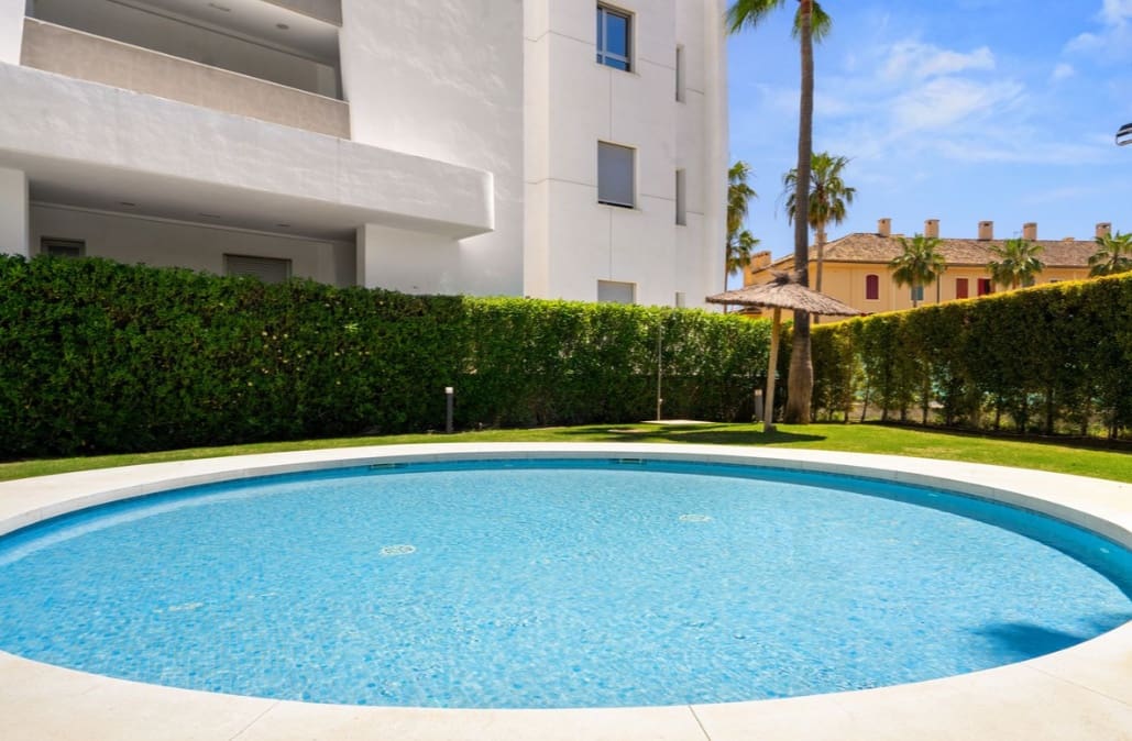 3 chambre Penthouse à vendre à Sotogrande avec piscine garage - 990 000 € (Ref: 9801276)