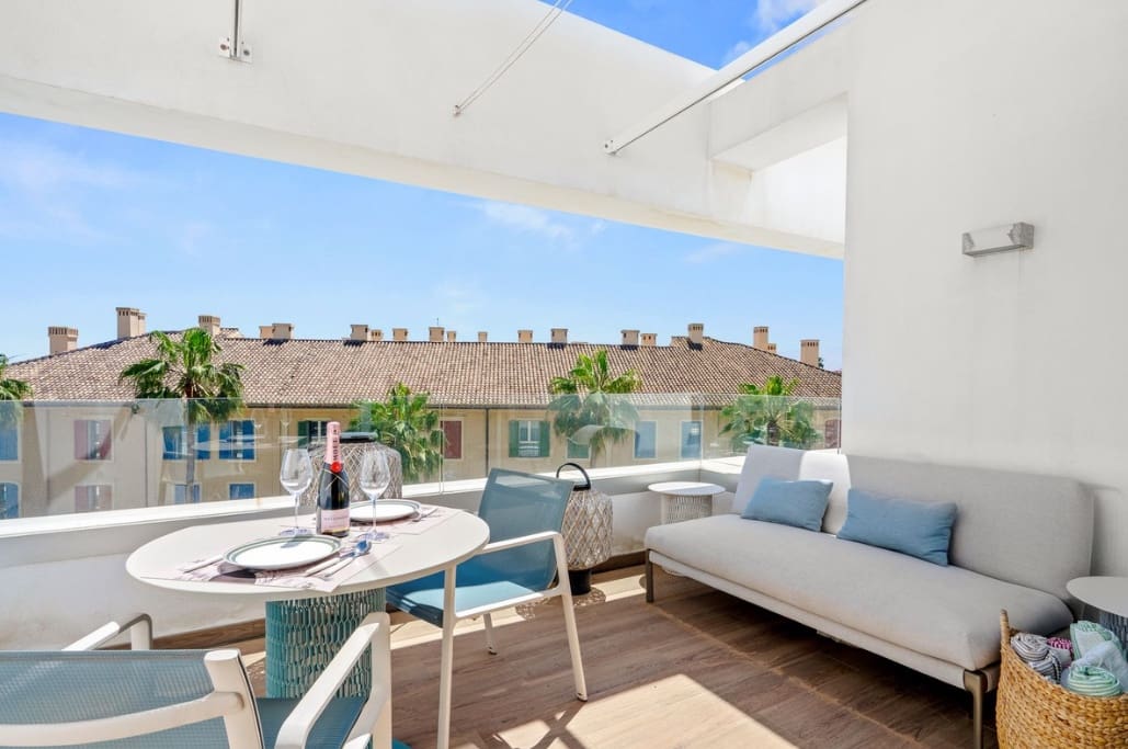 3 chambre Penthouse à vendre à Sotogrande avec piscine garage - 990 000 € (Ref: 9801276)