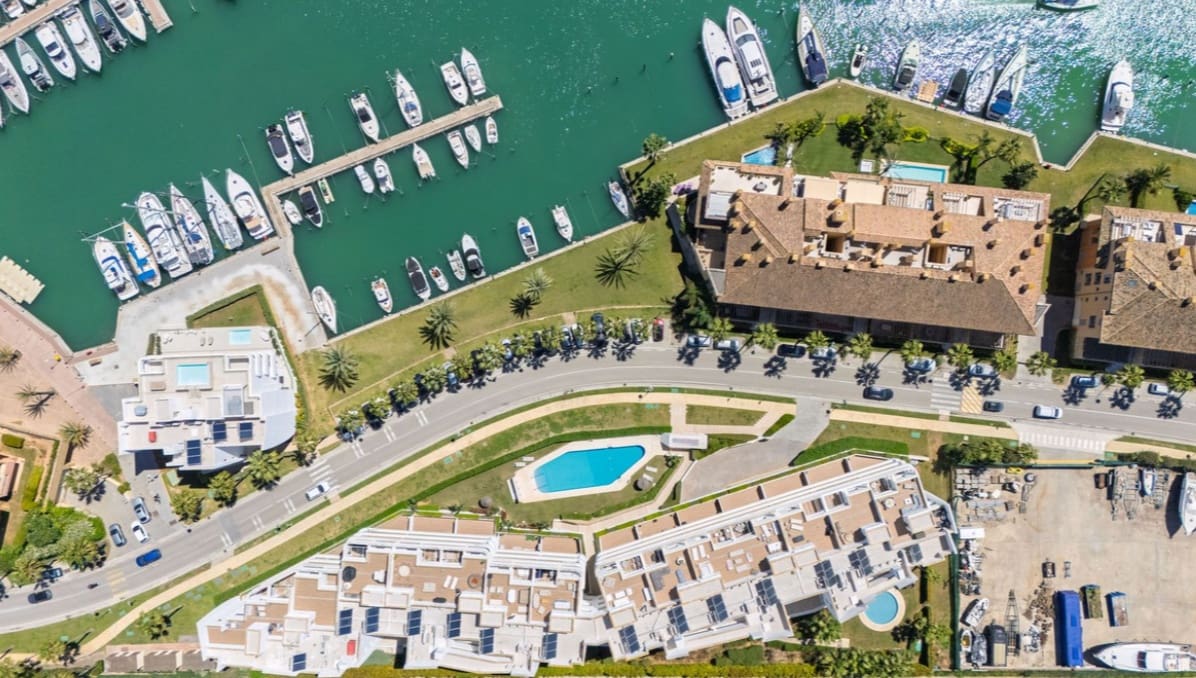 3 chambre Penthouse à vendre à Sotogrande avec piscine garage - 990 000 € (Ref: 9801276)