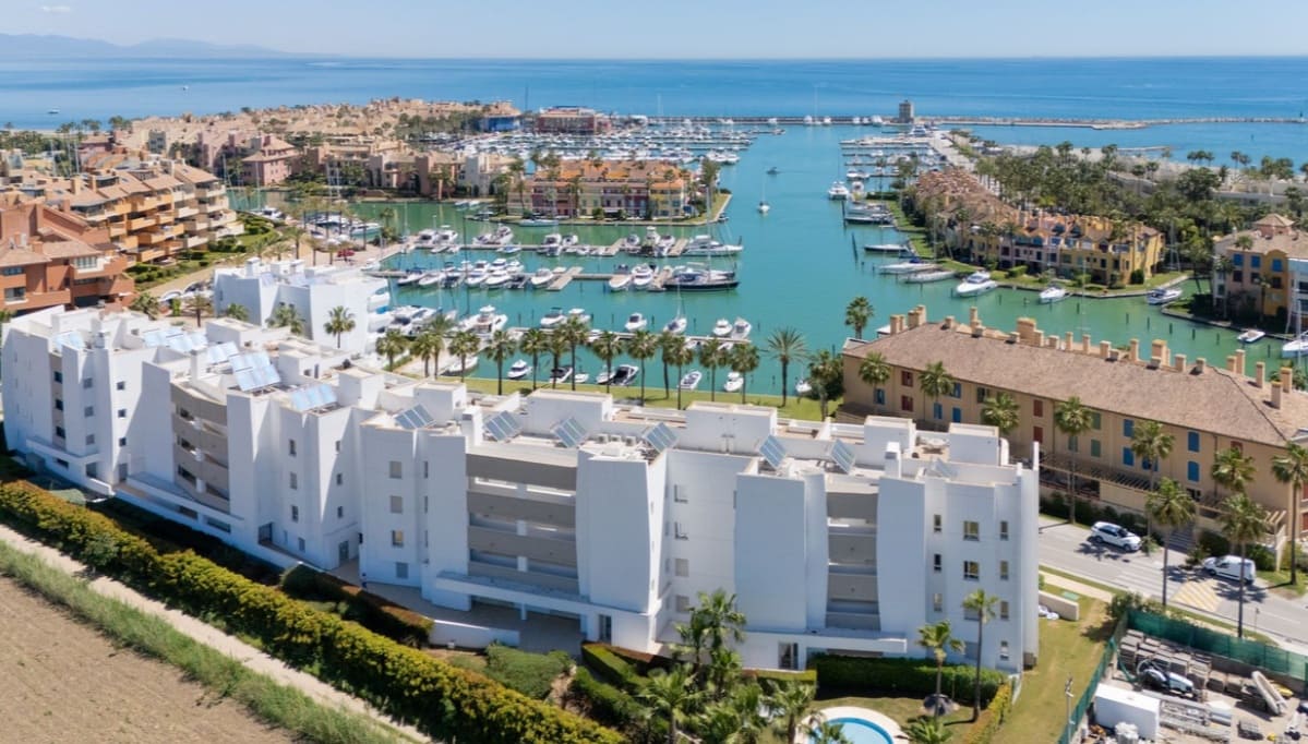 3 chambre Penthouse à vendre à Sotogrande avec piscine garage - 990 000 € (Ref: 9801276)